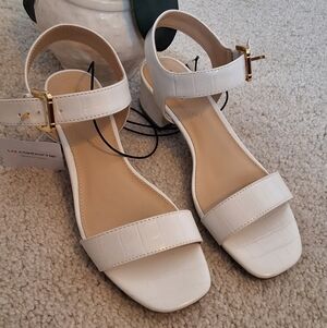 NWT, Liz Claiborne White Croc-Embossed Block Heel Sandals with Gold Buckle